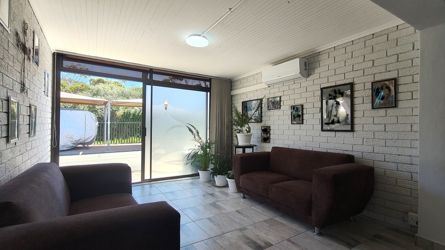 2 Bedroom Property for Sale in Hartenzicht Western Cape